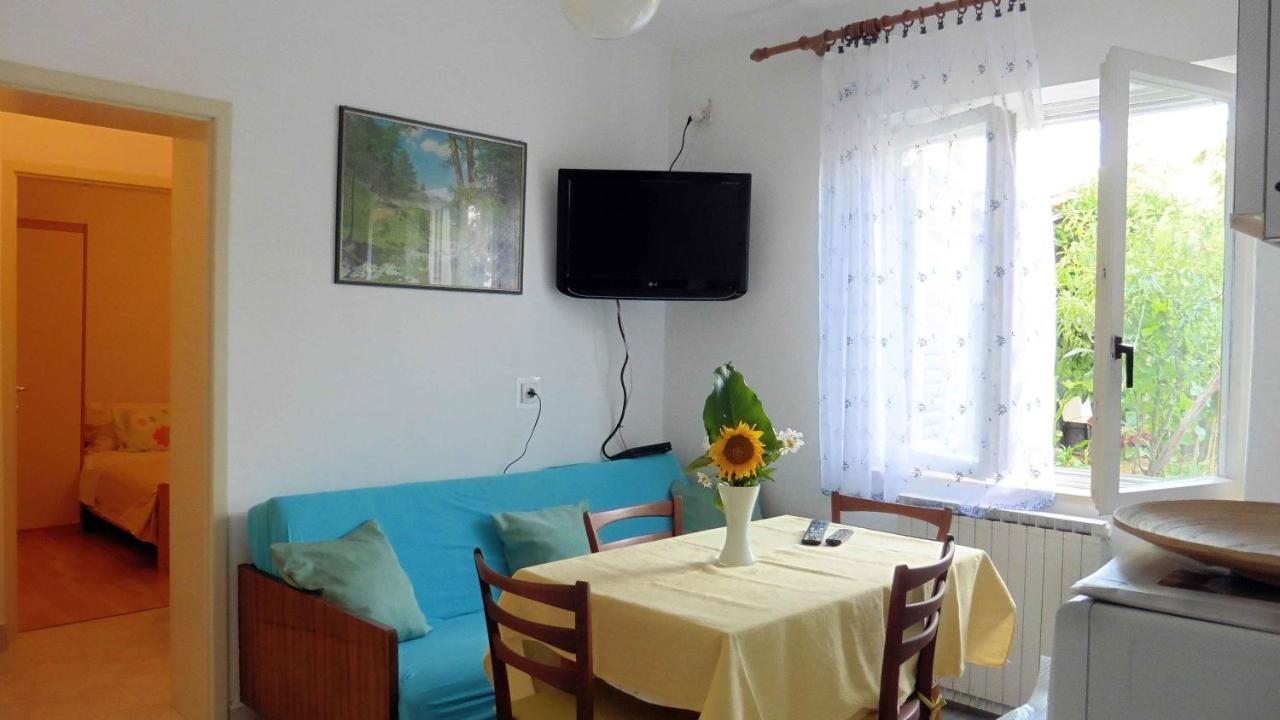 The With Air Conditioned Appartement Poreč